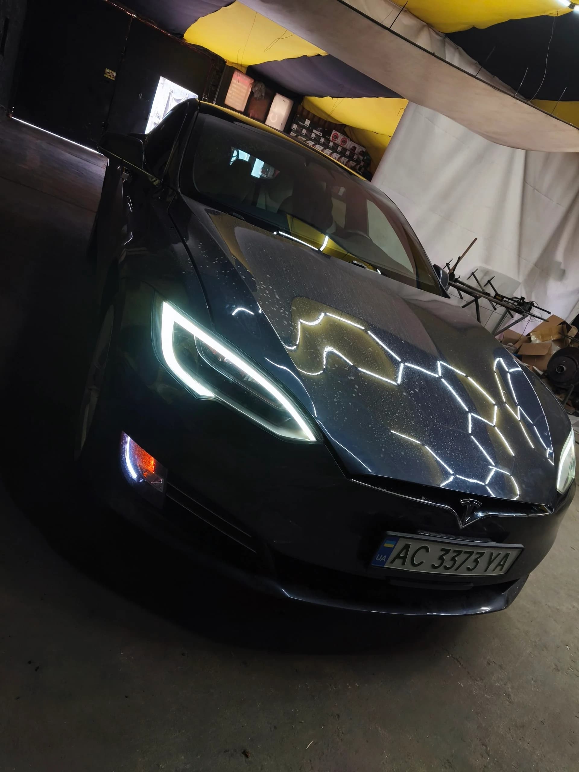 Tesla Model S: Відновлення оптики та налаштування світлового пучка