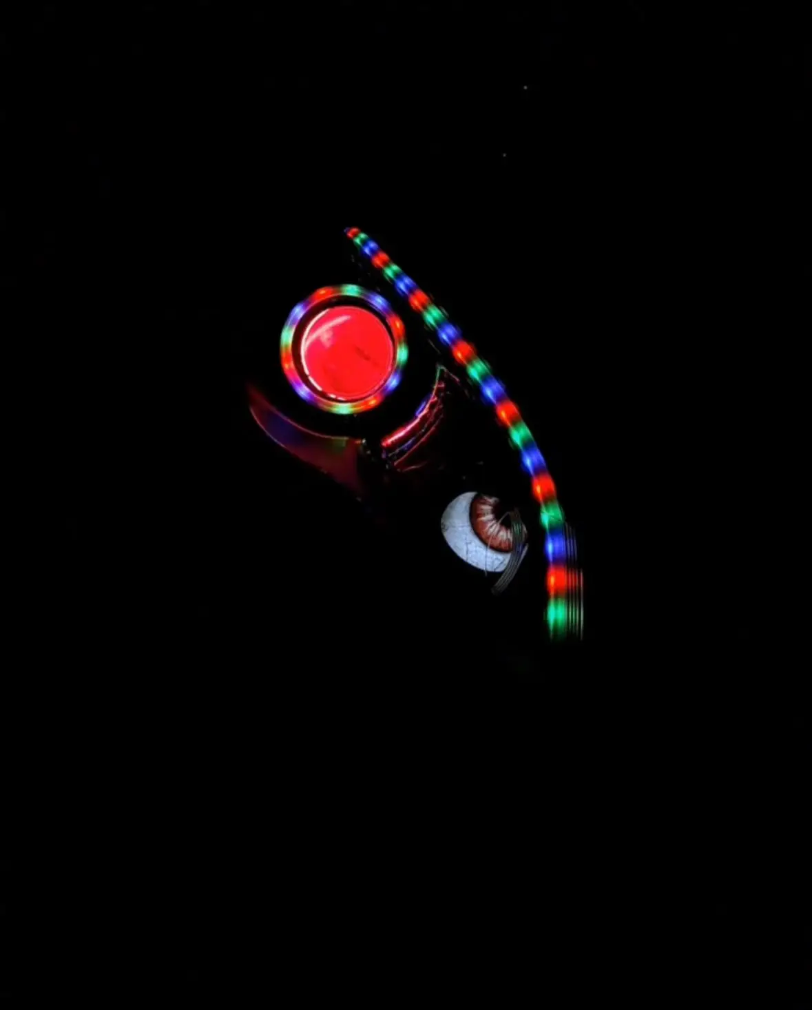RGB-контур: Повний спектр по периметру фари з керуванням із салону